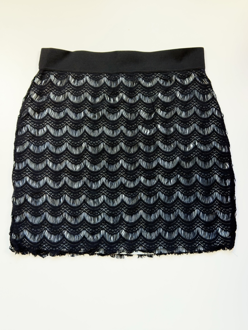 FREE PEOPLE SCALLOPED LACE OVERLAY BLACK MINI SKIRT - NWT!
